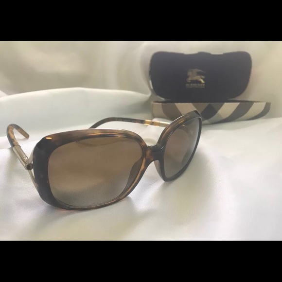 Vintage Never Worn Burberry Women’s Sunglasses - Picture 3 of 8